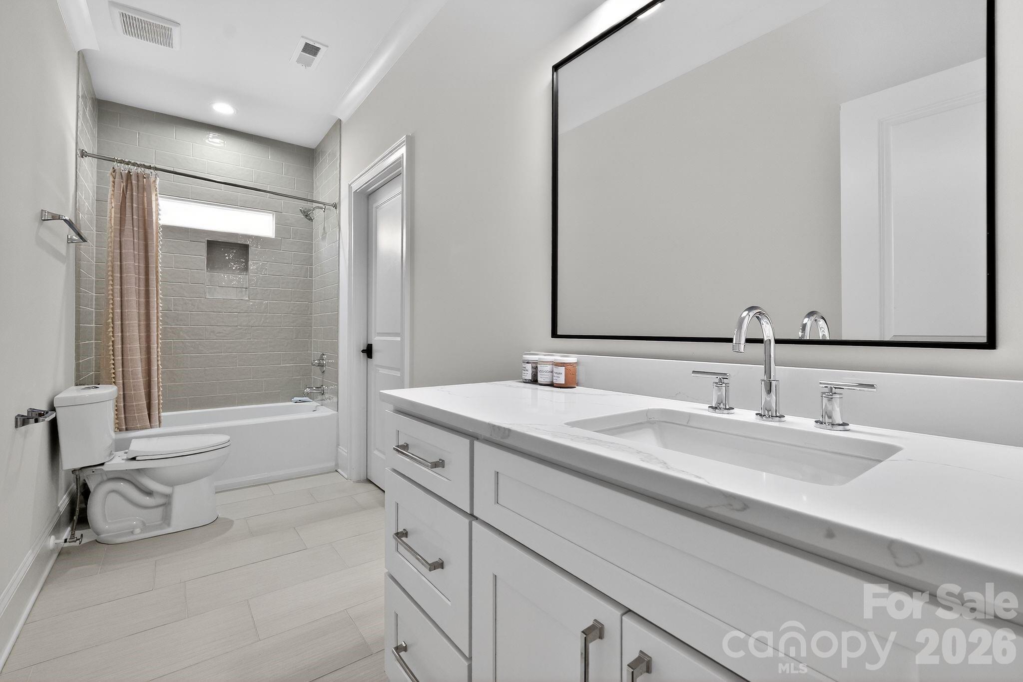 Mia Manor - Residential