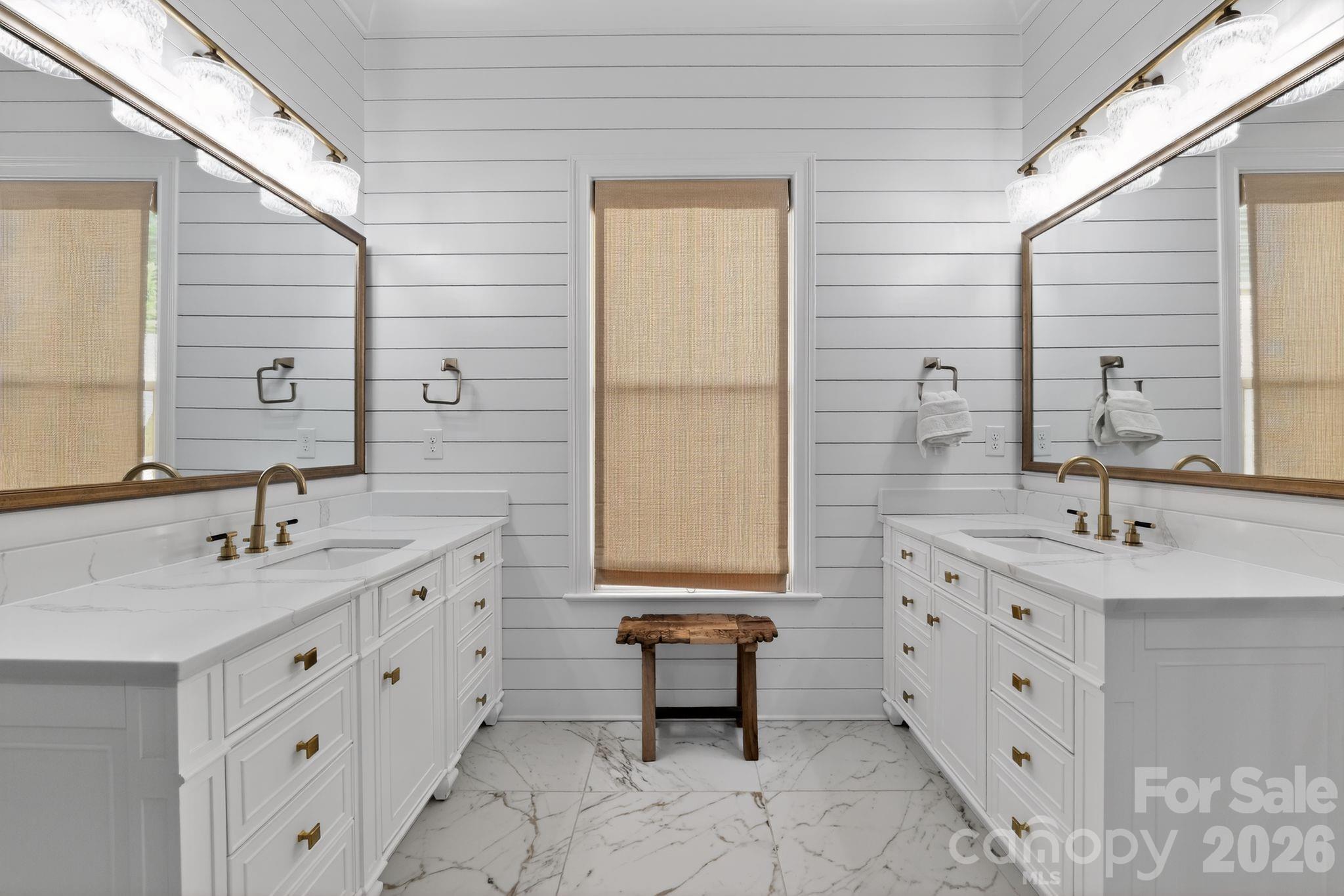 Mia Manor - Residential