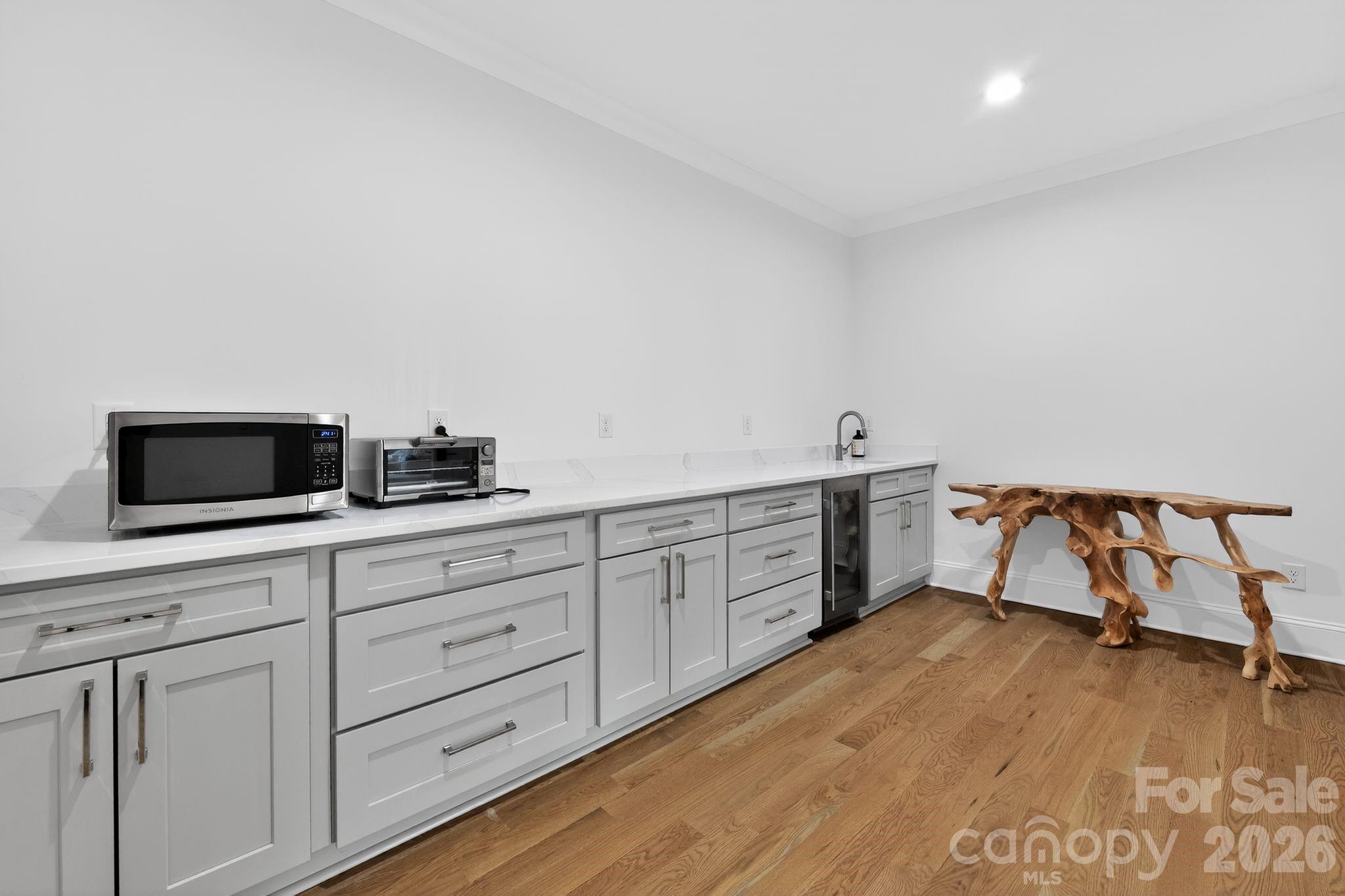 Mia Manor - Residential