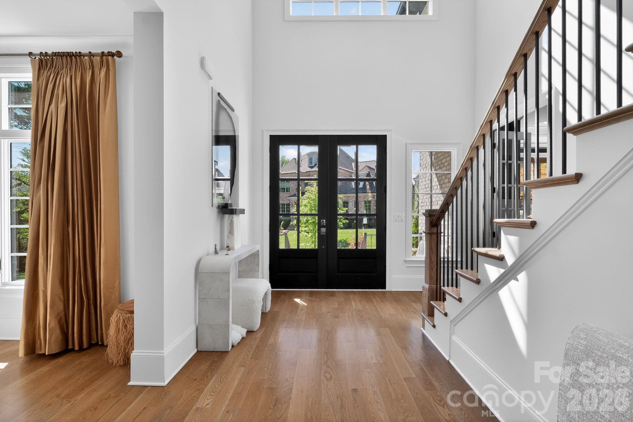 Mia Manor - Residential