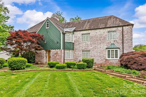 Photo of 1858 Queens Road W, Charlotte, NC 28207 (MLS # 4420336)