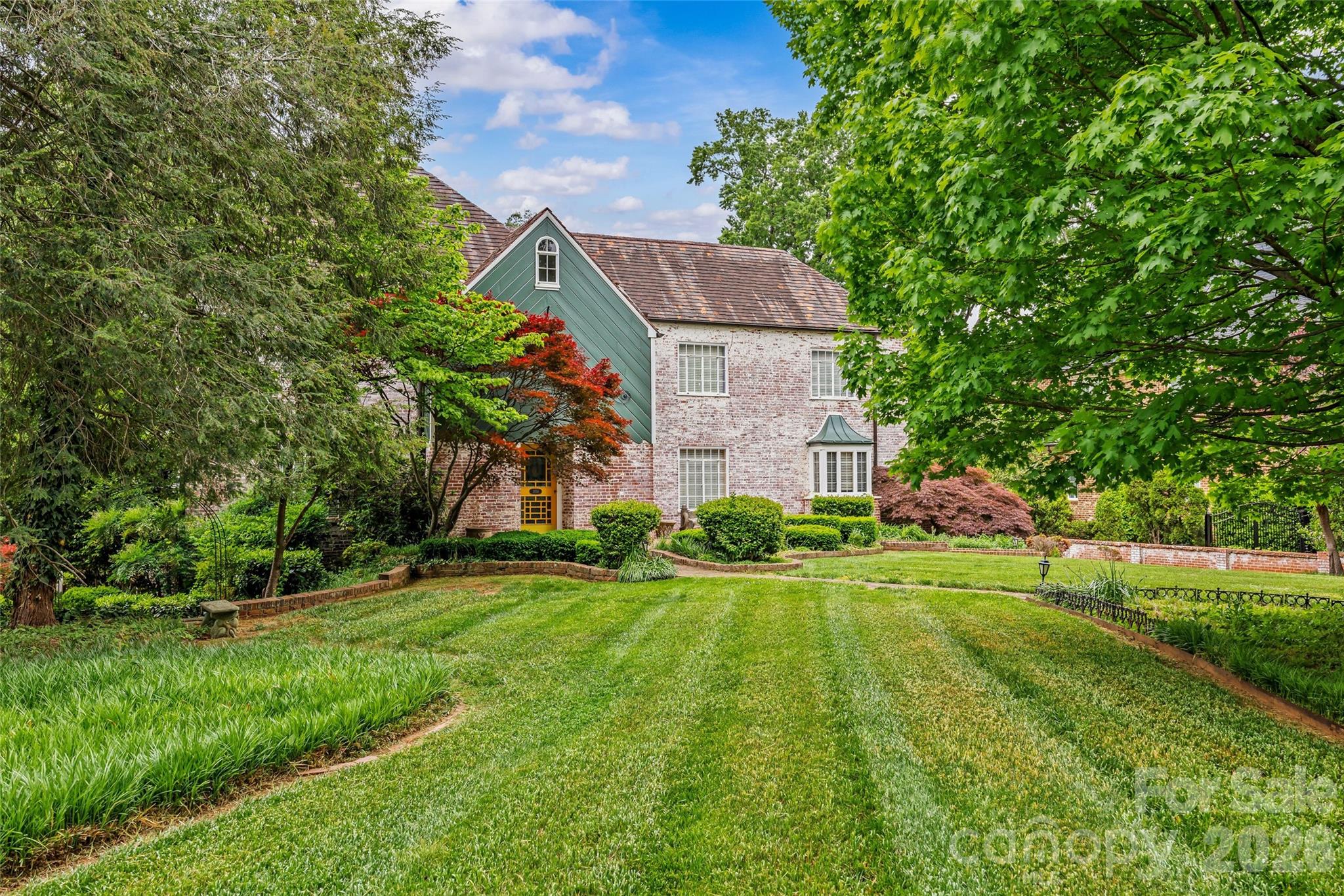 1858 Queens Road W