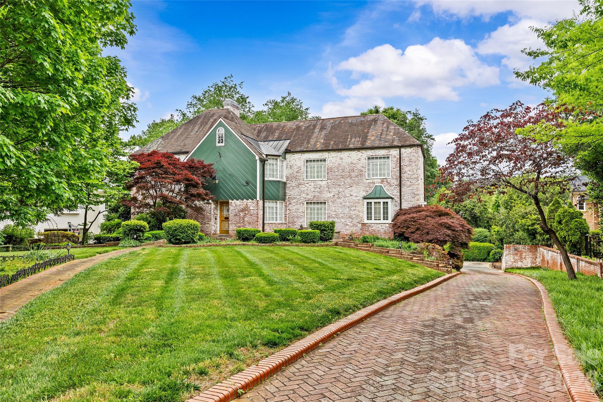 1858 Queens Road W