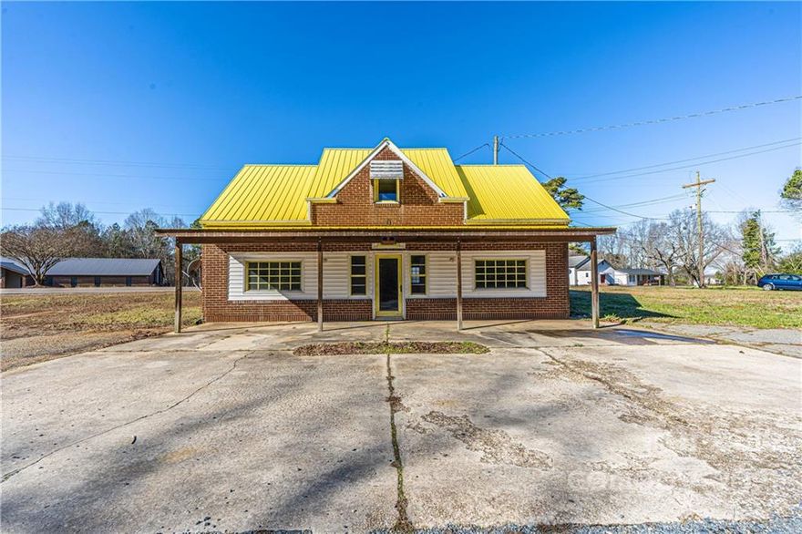 Whether used for a primary residence or rental property for an income, this property has a lot of potential. It could also be re-zoned easily for commercial use. It is located close by to town and STARworks Center for Creative Enterprise (as featured in Ourstate Magazine).