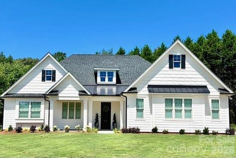 Photo of 547 Muirfield Way, Salisbury, NC 28144 (MLS # 4385547)