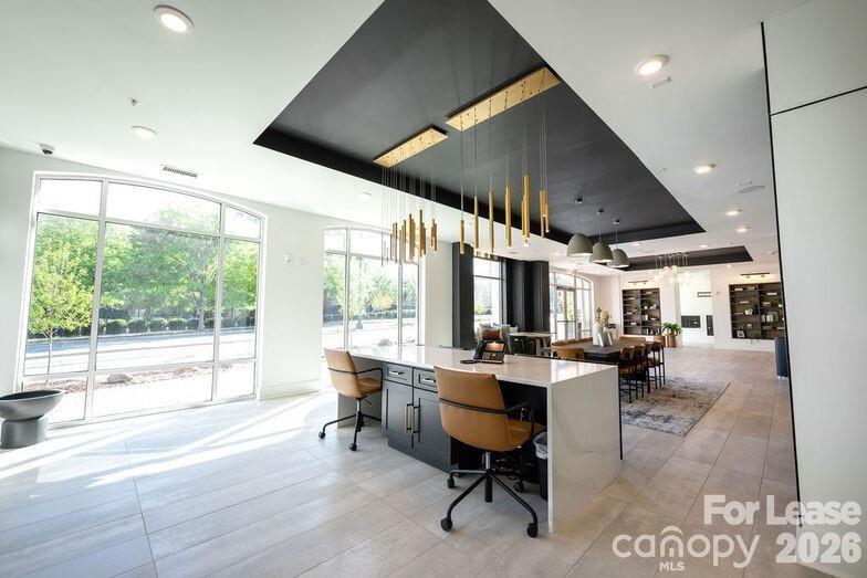 425 W Trade Street 1FR