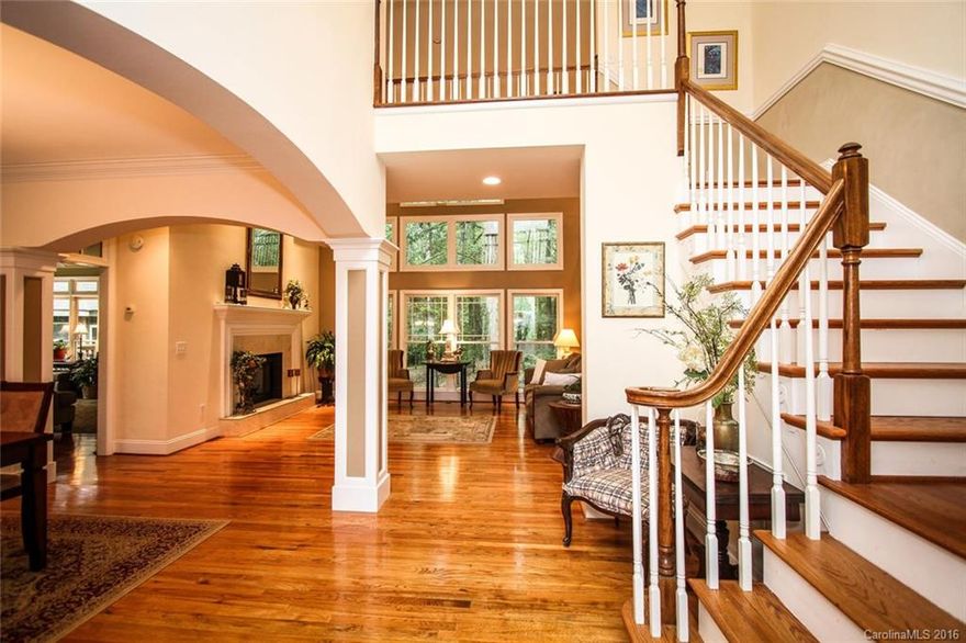 Acre plus cul de sac lot in peaceful Northlake w/plenty of hardwoods for privacy.  Beautiful home,open plan, perfect  for entertaining! 2 Great Rooms with see thru fireplace, many built in features,Kitchen w/SS appliances & granite, mater on main level, awesome master bath w/ jetted shower & elect/fireplace! 3 Car Gar, unfinished space on upper level & 2 workshop areas in basement. Huge Laundry/mud room in basement & connections for laundry on main level. Deck w/ scrnd gazebo/porch