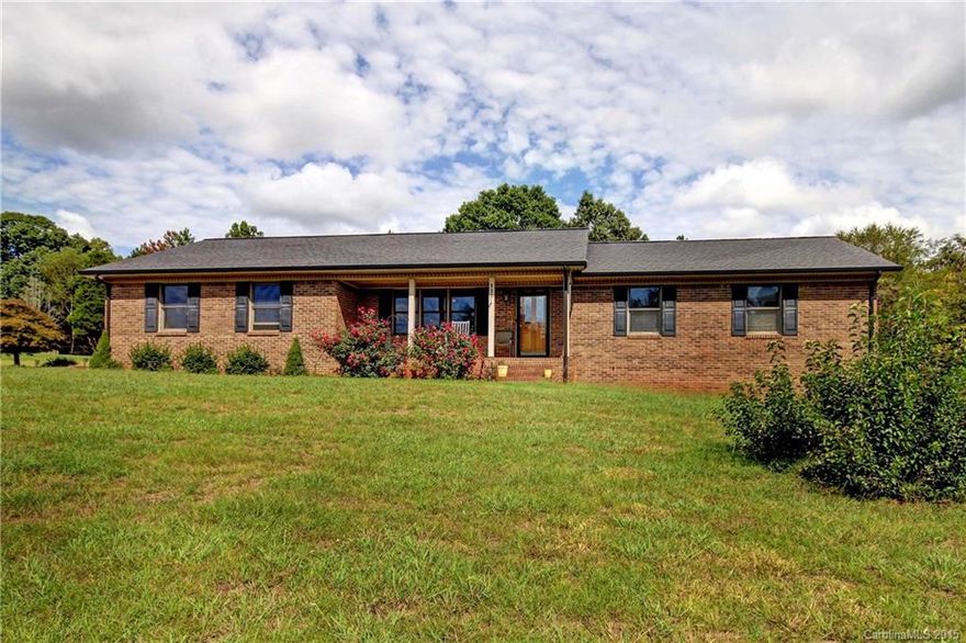 This beautiful, full brick, one story with a full basement offers a three bedroom two and a half bathroom floor plan. You will love the spacious rooms and large back yard. The full basement provides ample storage space and room for entertaining guests. Convenient to I-77, shopping, dining, and schools.