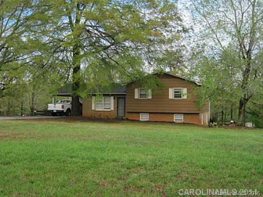 This nice 3 bed room 2 bath home has a large fenced yard with storage shed. Located in the North Lincoln School District.
