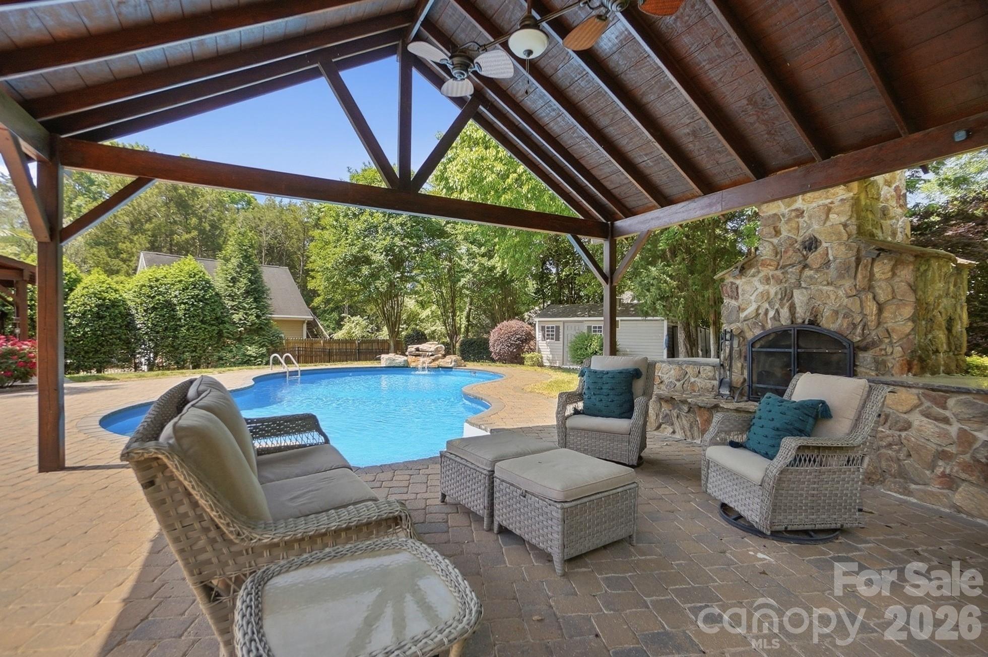 1522 12th Fairway Drive NW