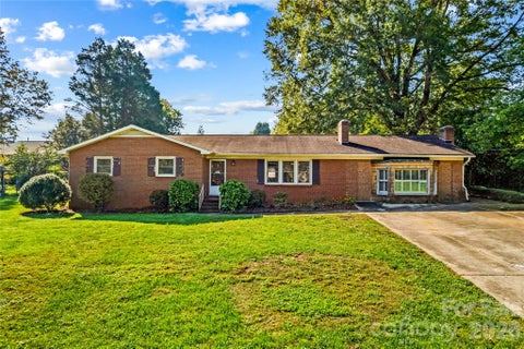 Photo of 522 Carolina Avenue N, Statesville, NC 28677 (MLS # 4435895)