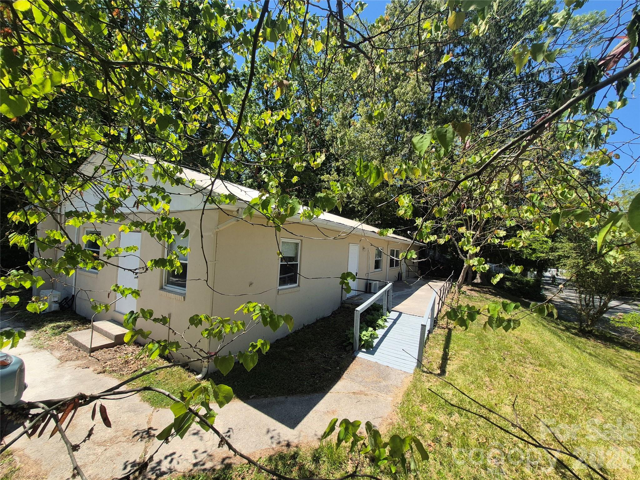 1745 Meadowbrook Terrace