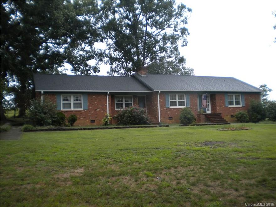 Lovely ranch in a tranquil country setting. Quiet and private. Outside storage building.
Sold "As Is". Inspections welcome. Built in 1967 so some updating may be desired but very livable as is. Very clean, comfortable home. There is a 4th room that could be used as an office or possible 4th bedroom. Huge oversized family room with area for a dining table. Eat in breakfast area and bar in kitchen. Jack and Jill bath between two secondary bedrooms. Master has own bath.