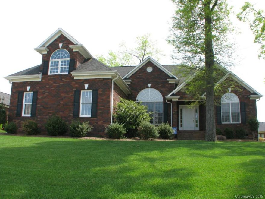 This quality built brick home in conveniently located in Morris Glen features open floor plan, side load garage, hardwoods, ceramic tile, corian countertops, nice size master with double trey ceiling, 4th BR/bonus has large walk-in closet. New HVAC Sept/Oct of 2014. Ready for occupancy and move in condition. Hawthorne management charges $150.00 transfer fee to be paid for by the buyer.