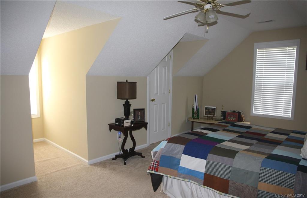 Mountain Manor - Residential