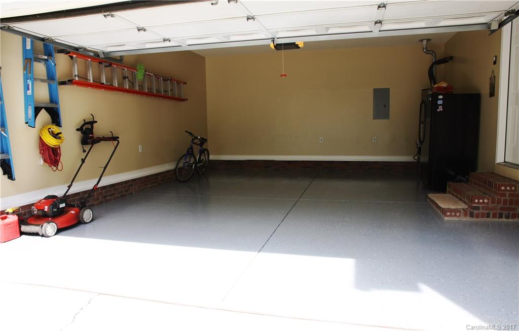 Mountain Manor - Residential