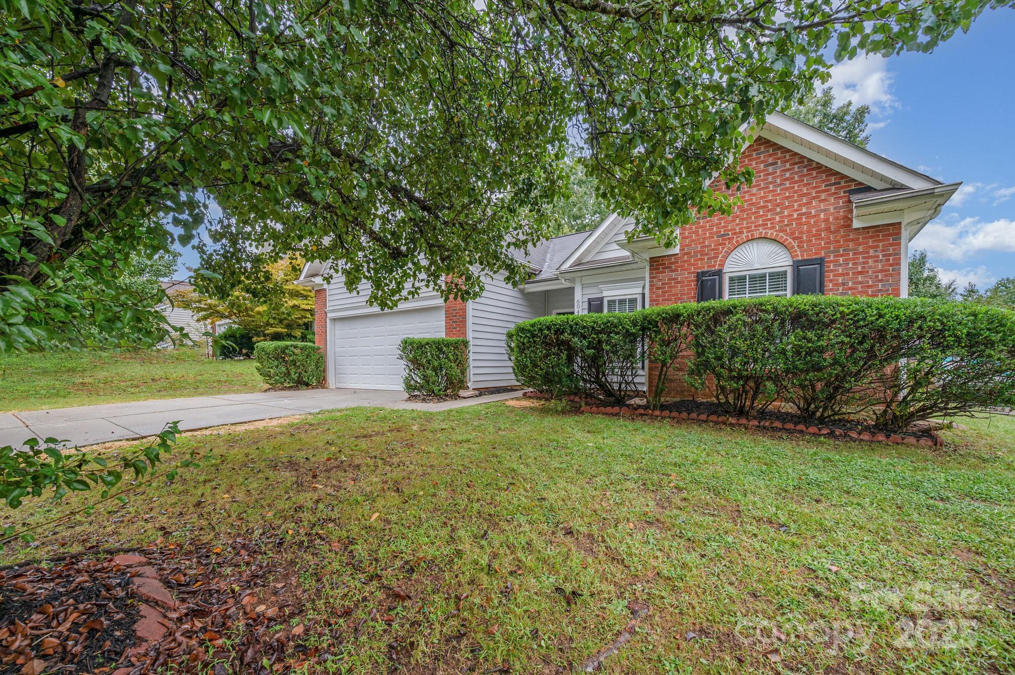 6043 Shining Oak Lane