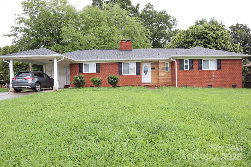 This well-maintained ranch home is ideal for cash flow, flipping, and is also well-suited for owner-occupancy.
Mud entry near the carport for office space, large corner lot with driveway entry from front and side, means you won't be fighting Tyvola Rd traffic. This property has much to offer.  Property is priced in as-is condition.
Sellers offer half of the closing cost and one percent for the buy-down point.