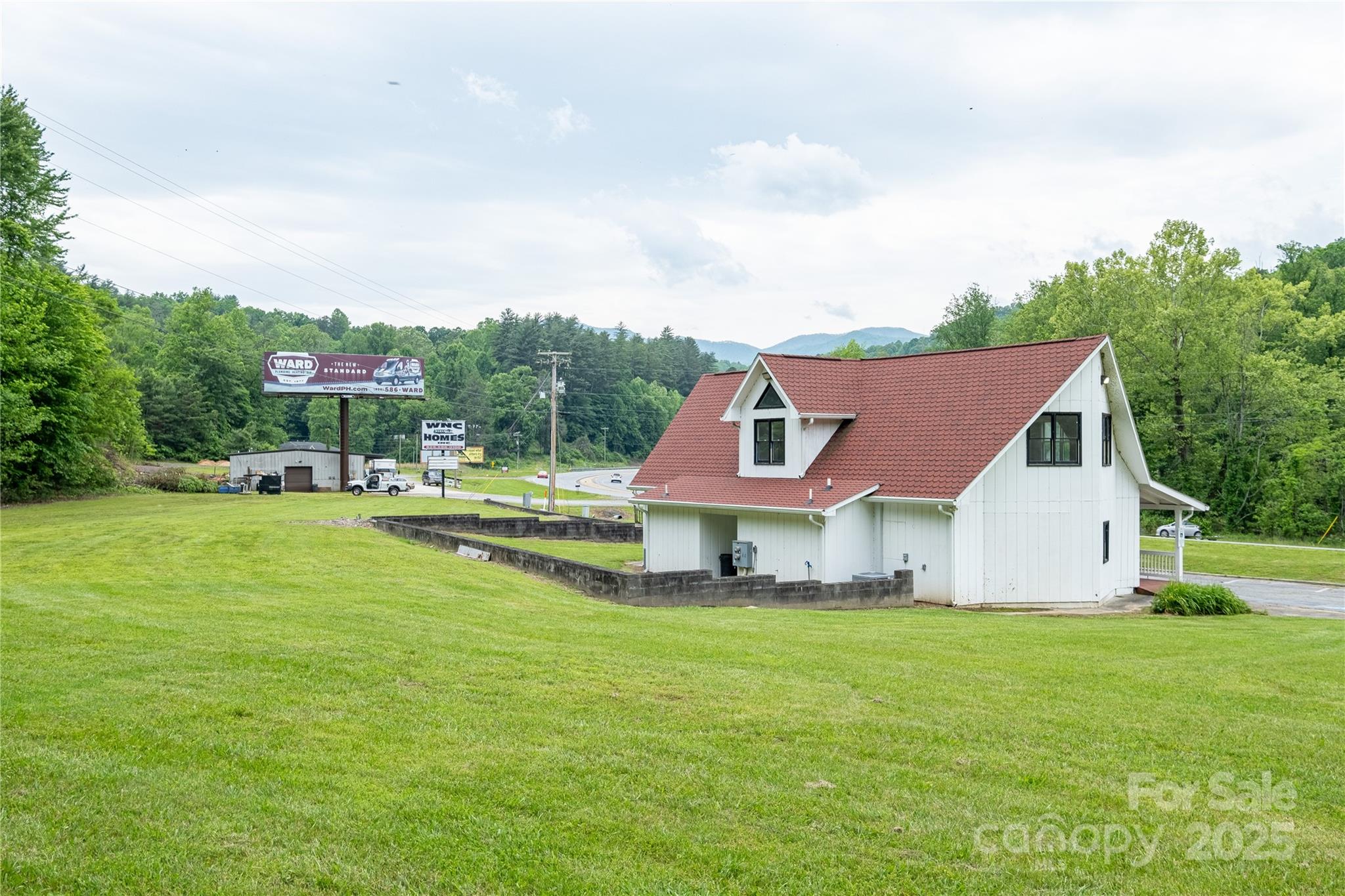 6222 Us Hwy 74 Highway W