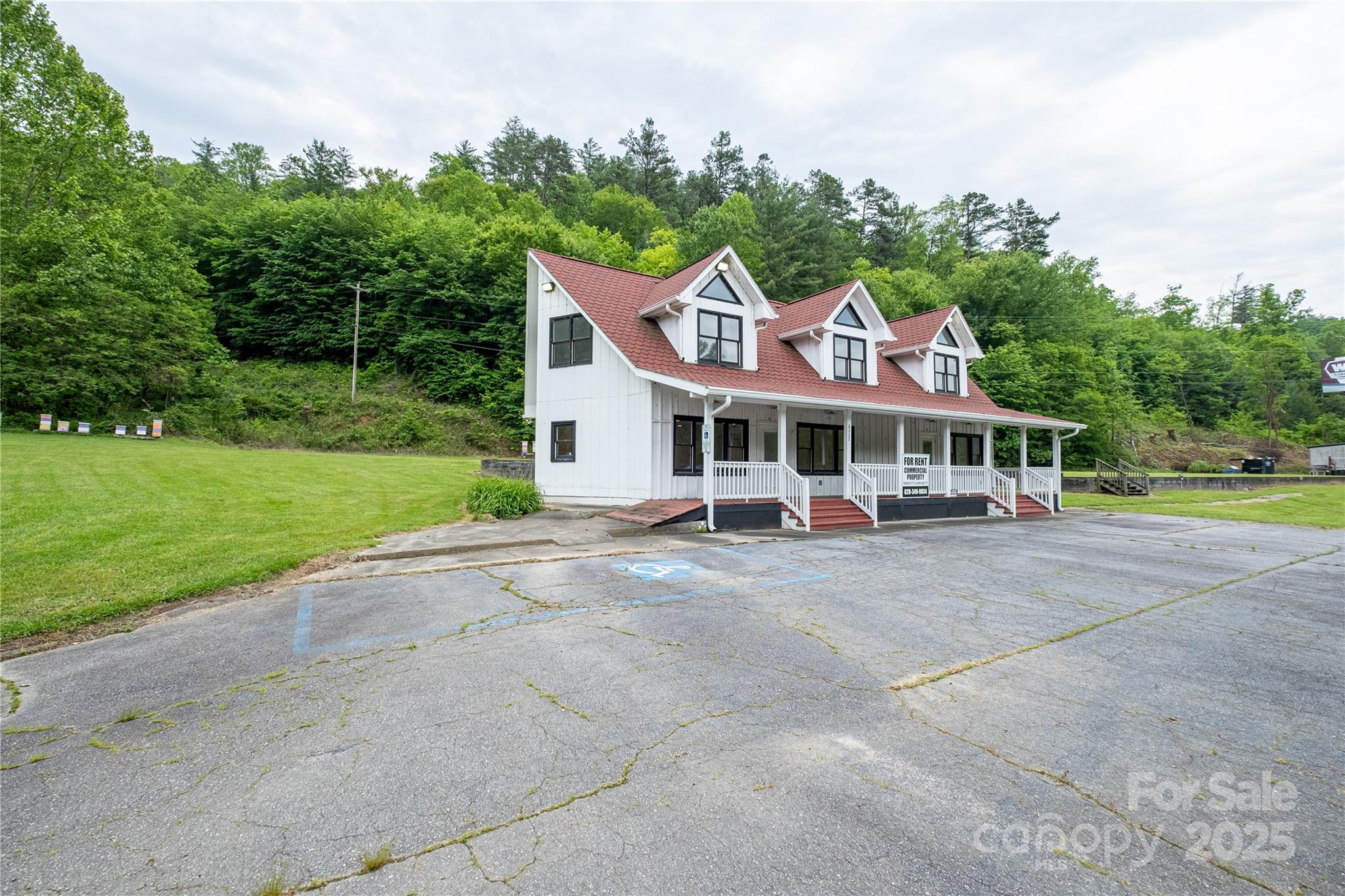 6222 Us Hwy 74 Highway W