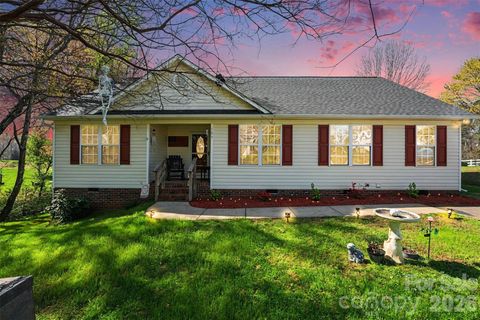 Photo of 129 Falling Leaf Lane, Statesville, NC 28677 (MLS # 4360143)