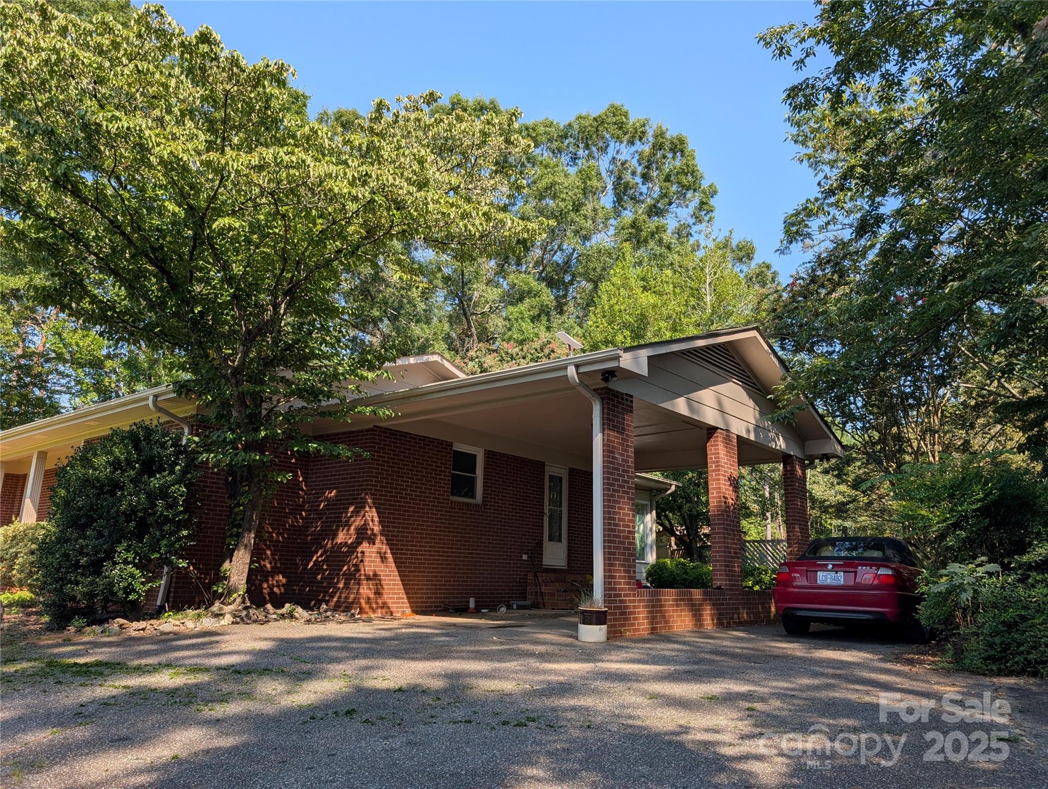 1737 Whitesides Road