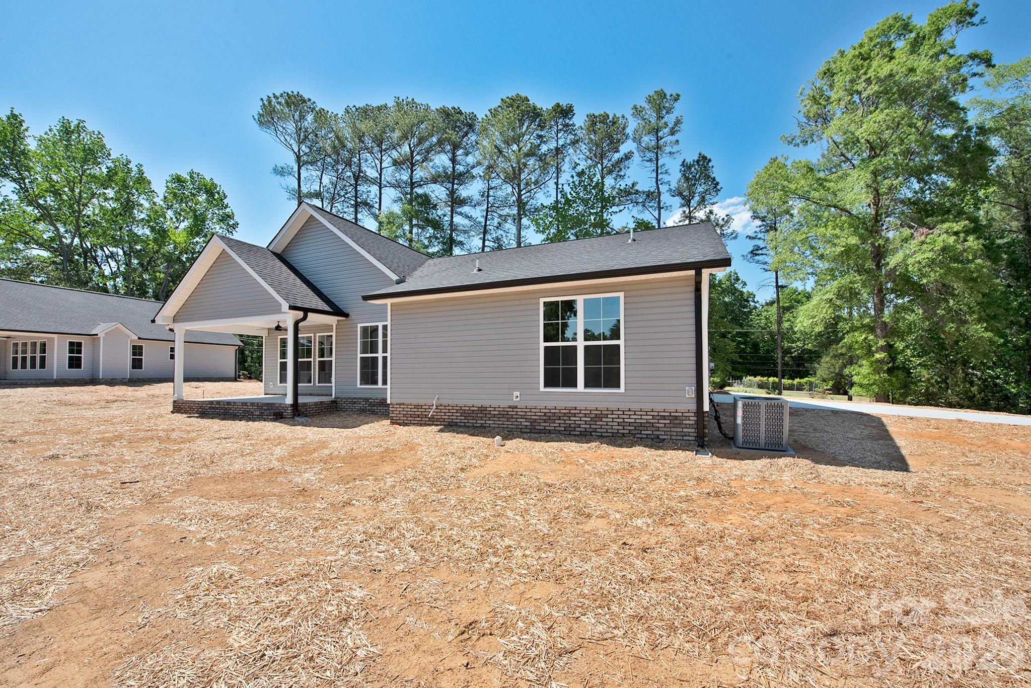 586 Wilhelm Place NE