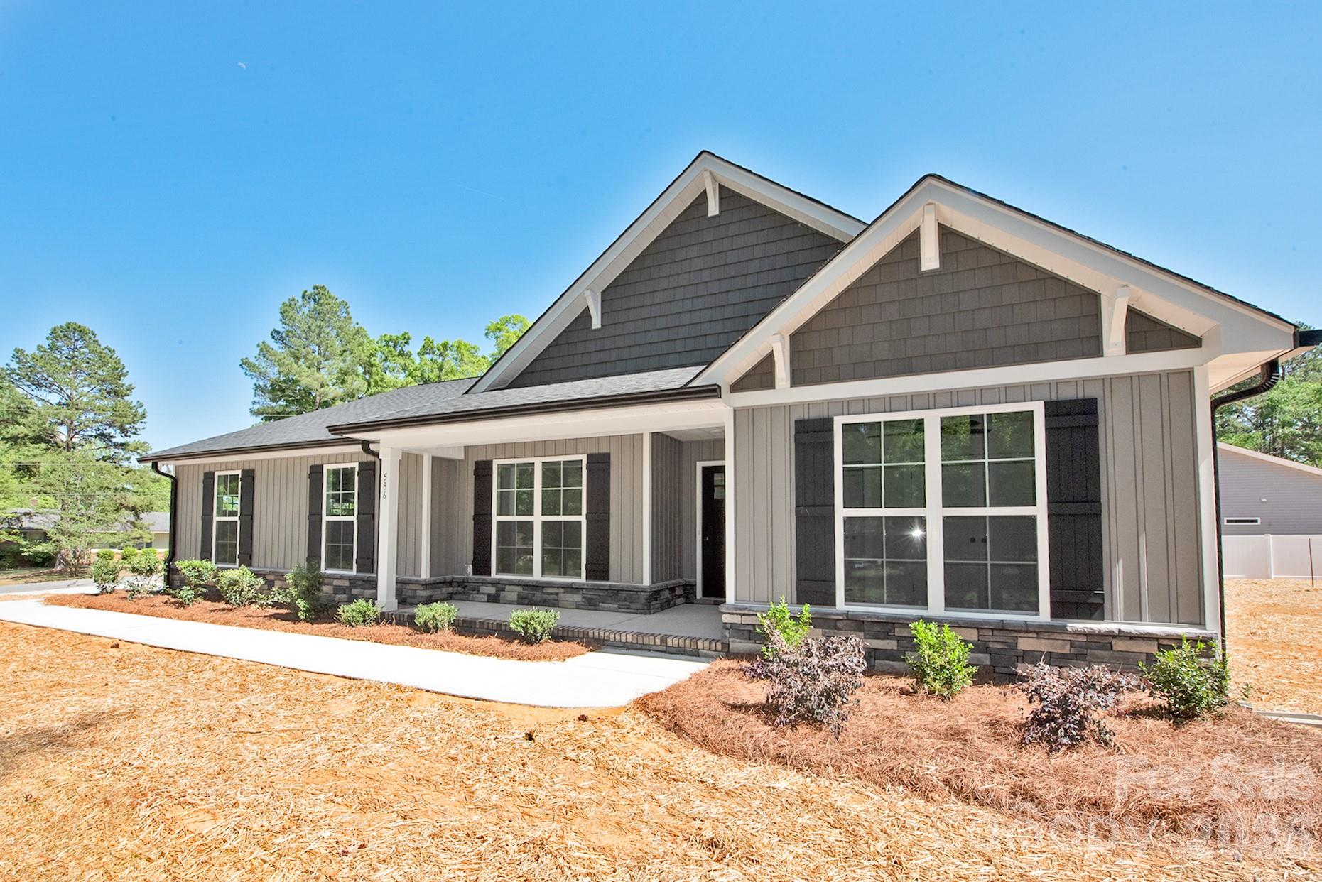 586 Wilhelm Place NE