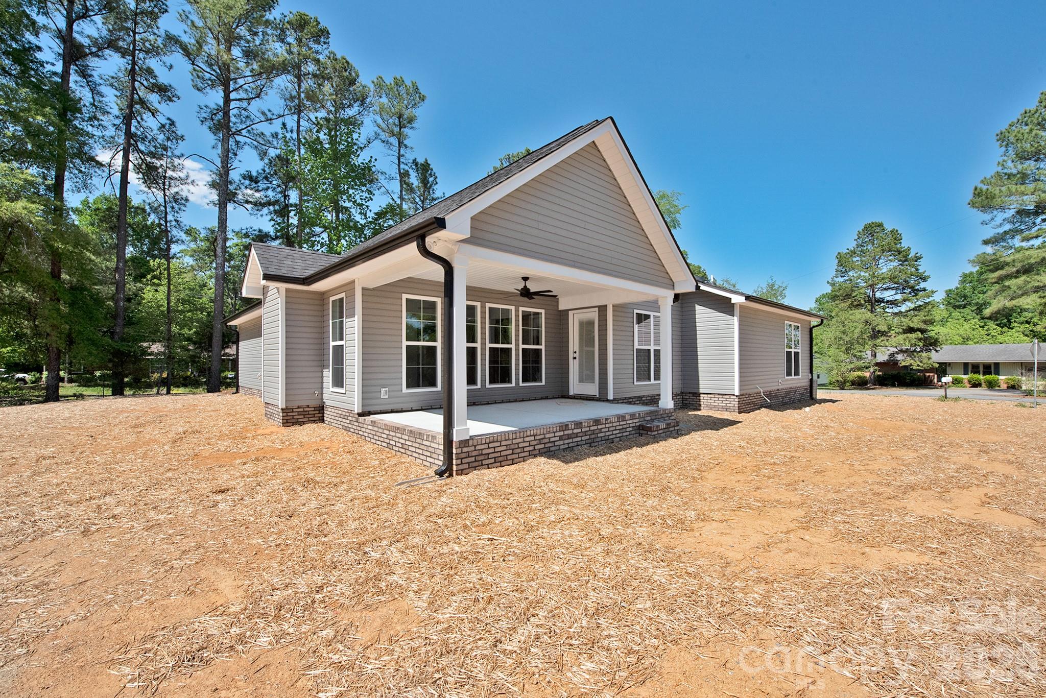 586 Wilhelm Place NE