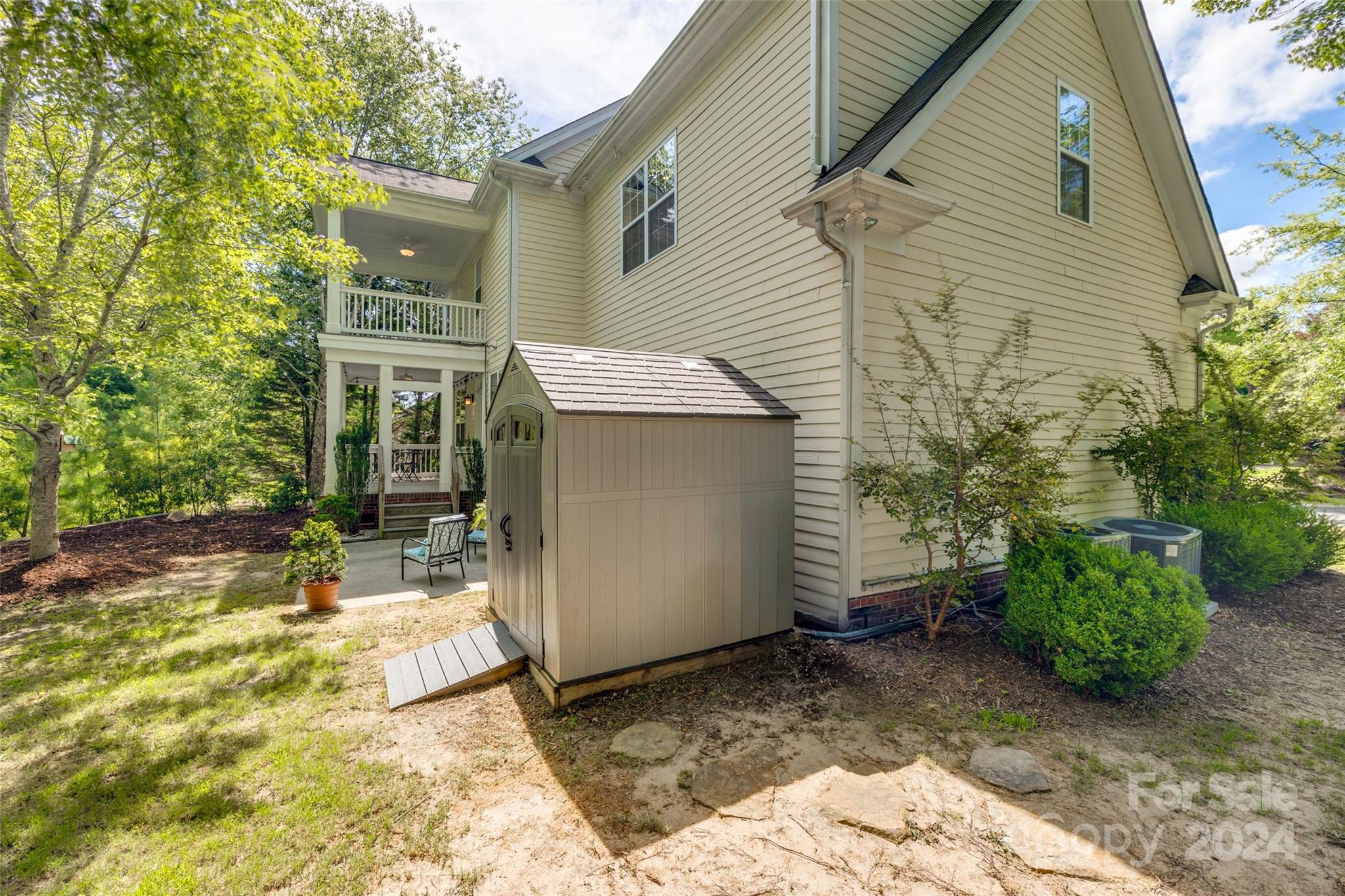 Lake Shore - Residential