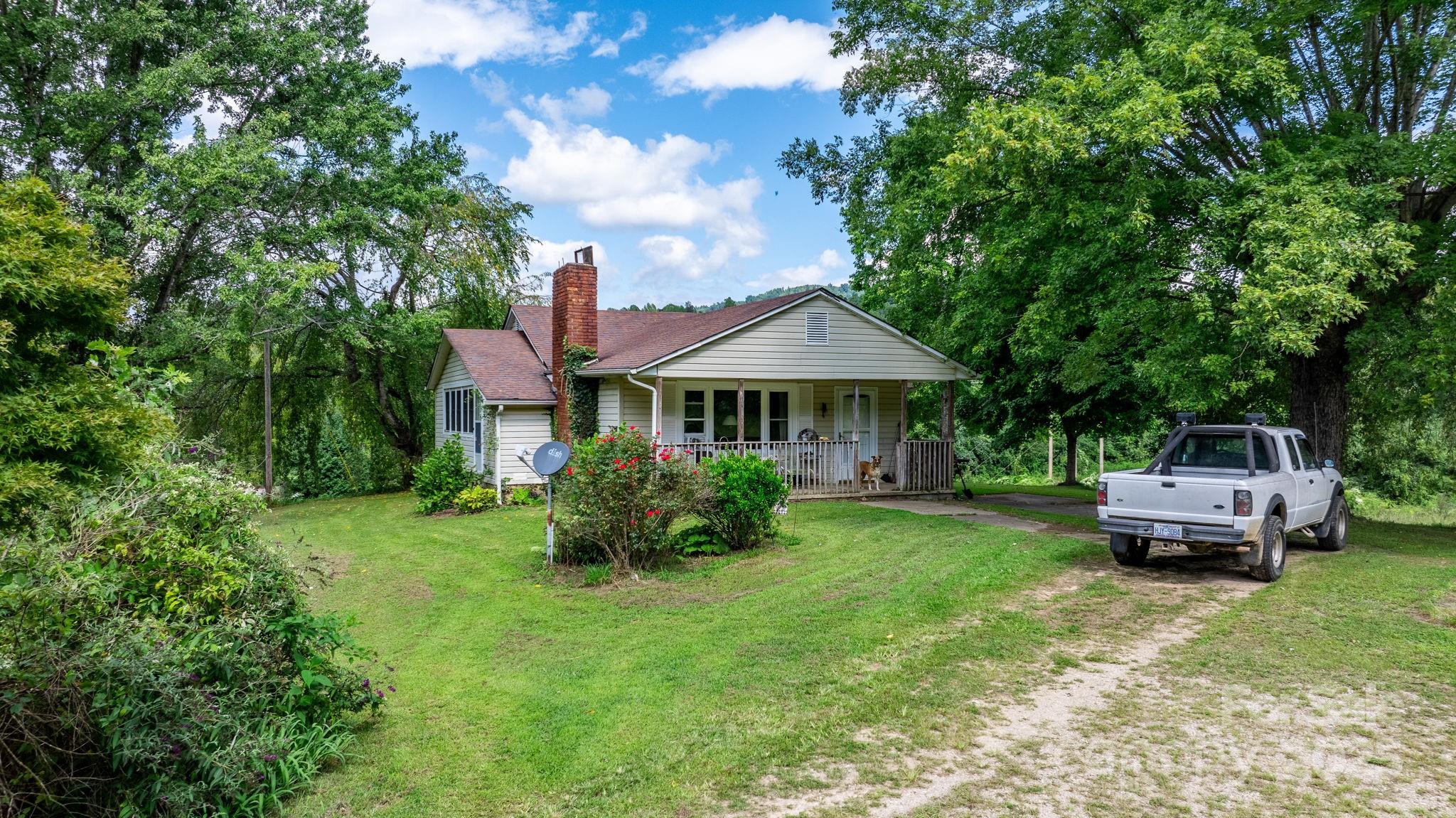 1147 Old Linville Road