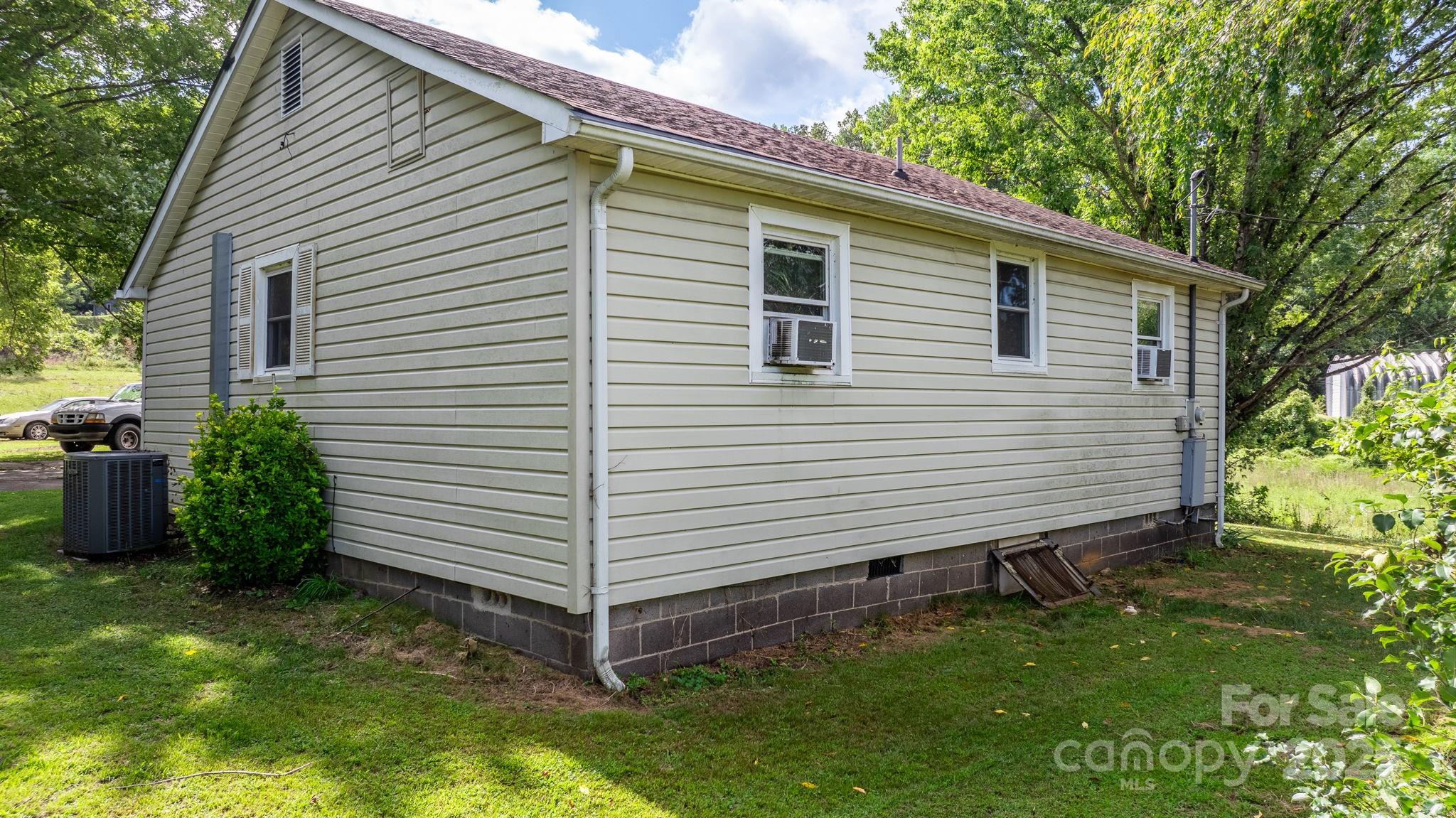 1147 Old Linville Road