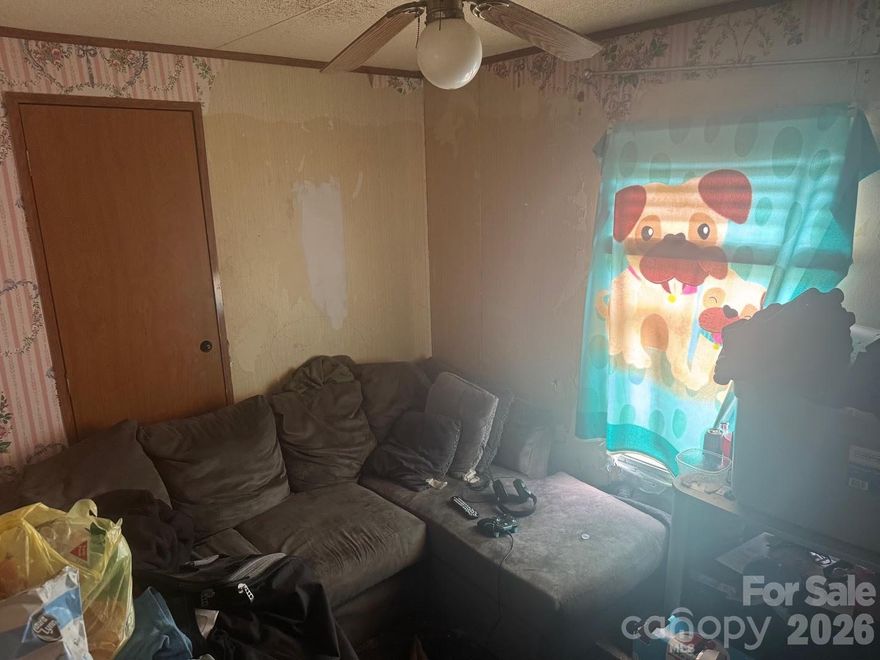 Very quite location off of N Burris rd. This is a valuable property that needs some TLC. The home is a 1993 single wide that currently has tenants living there and will need substantial repairs. The owner is selling "as is" and will make no repairs.
