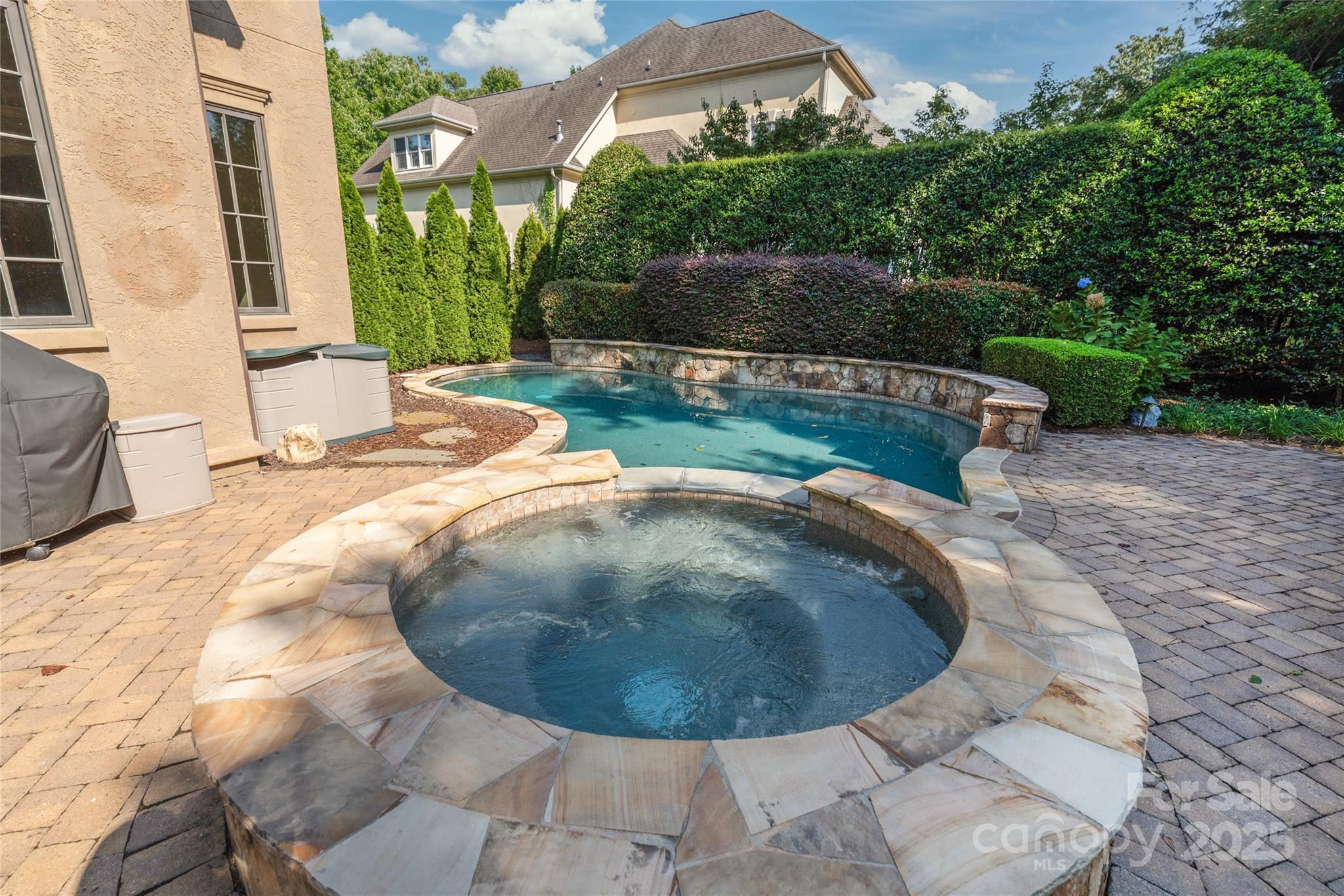 The Peninsula - Residential