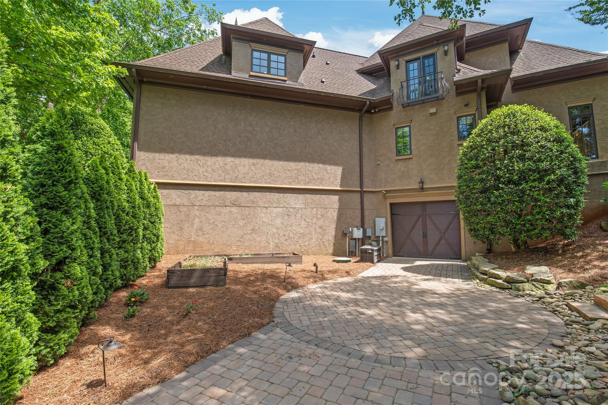 The Peninsula - Residential