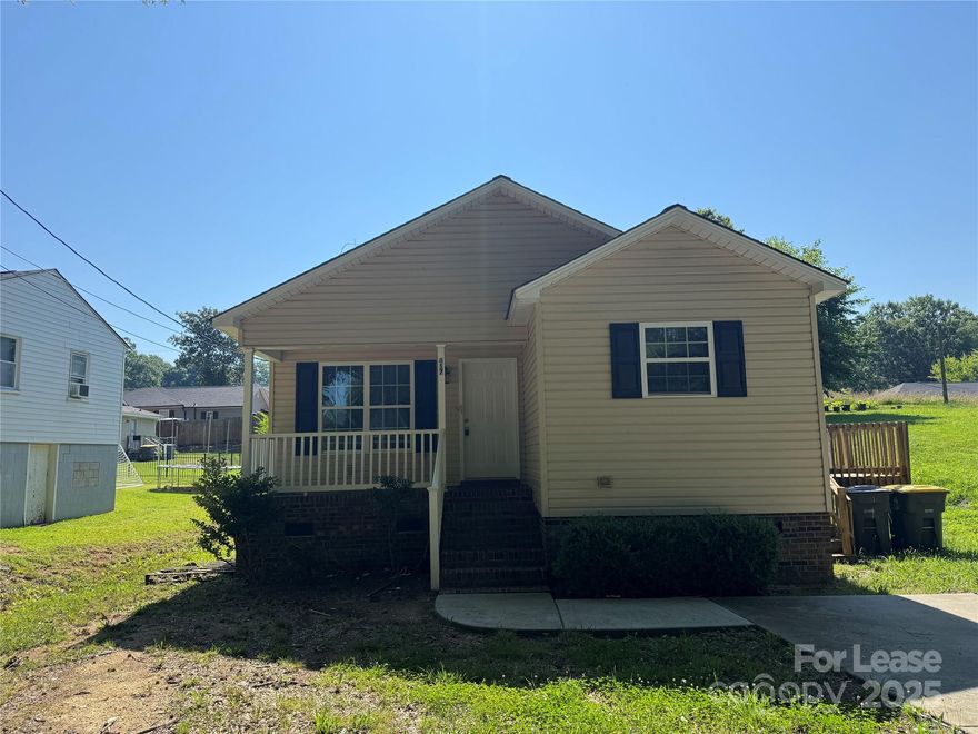 Nice 3 Bed/ 2 Bath ranch in popular Kannapolis, NC. Walking distance from the revitalized downtown and basement stadium. Blocks from Highway 3. Side Deck, Brand new LVP floors!