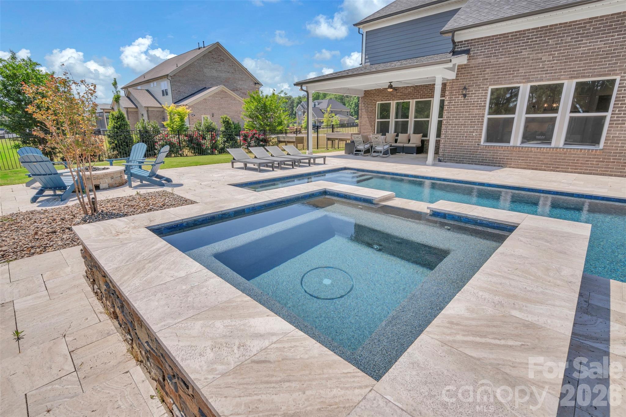 Cavesson - Residential