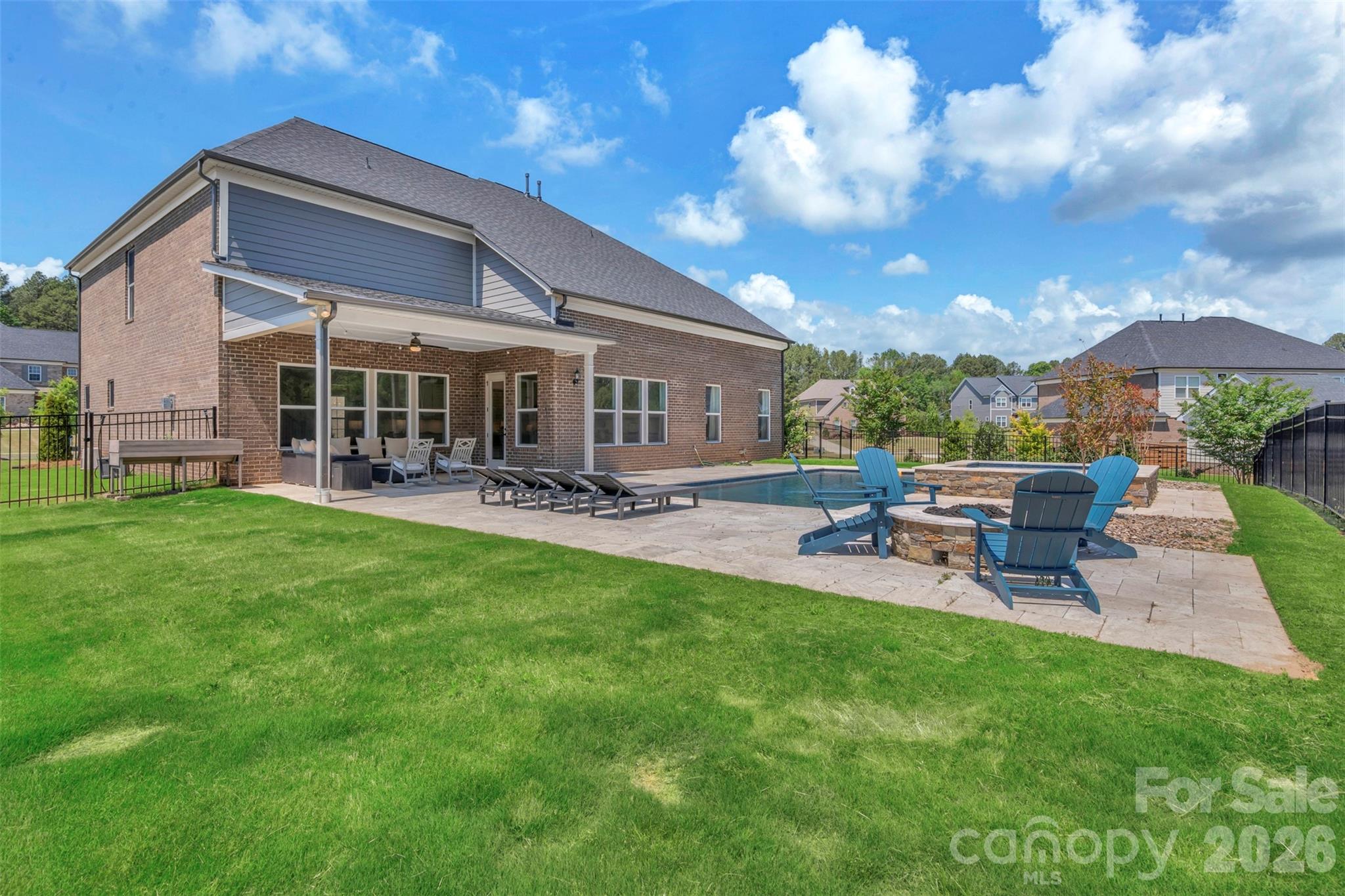 Cavesson - Residential