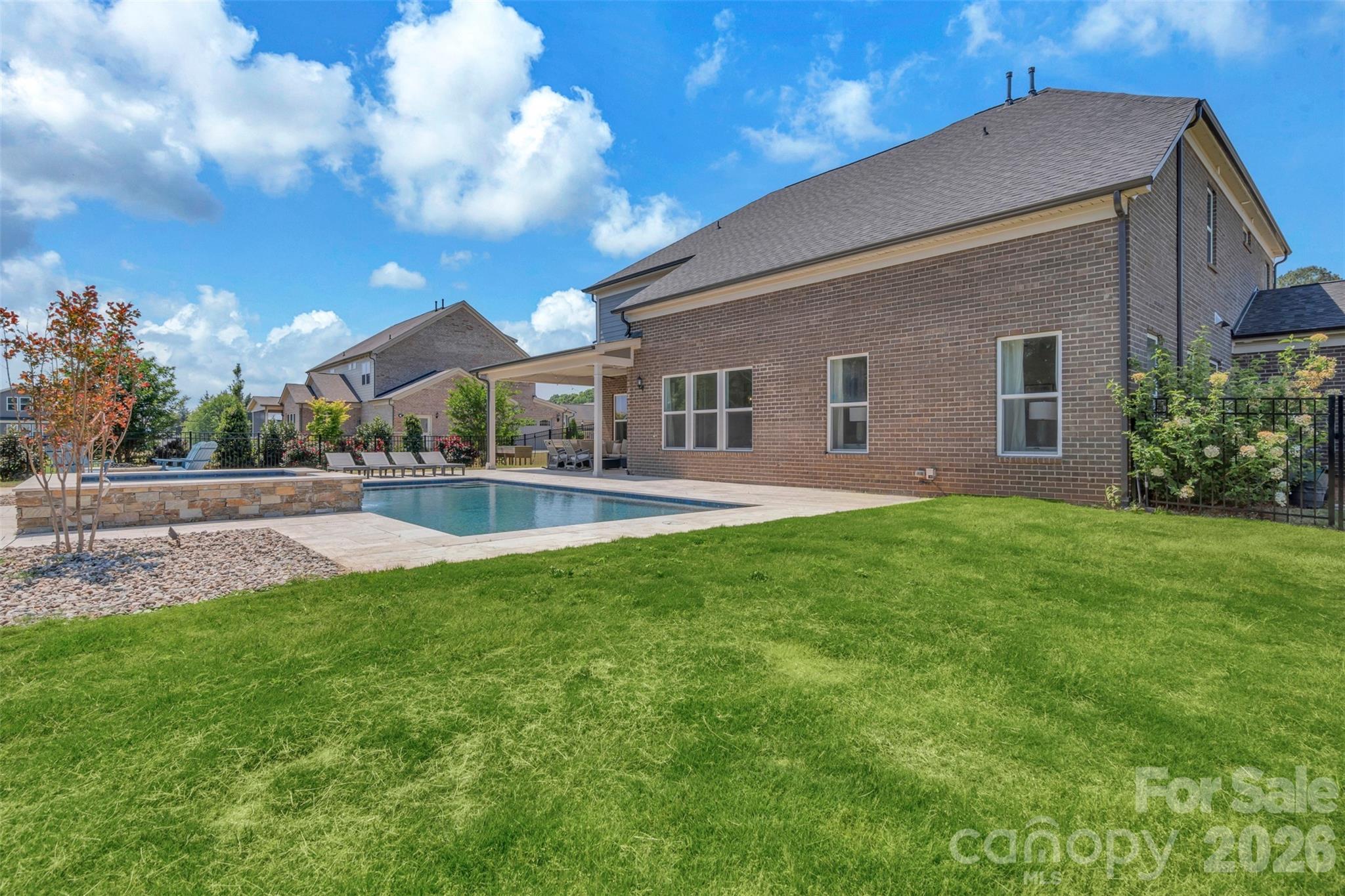 Cavesson - Residential