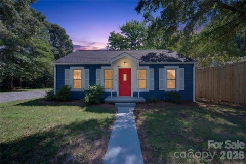 Photo of 620 10th Street Boulevard NW, Hickory, NC 28601 (MLS # 4406989)