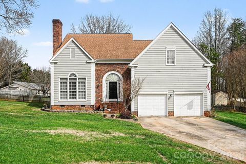 Photo of 3110 Ivy Creek Road, Gastonia, NC 28056 (MLS # 4353331)