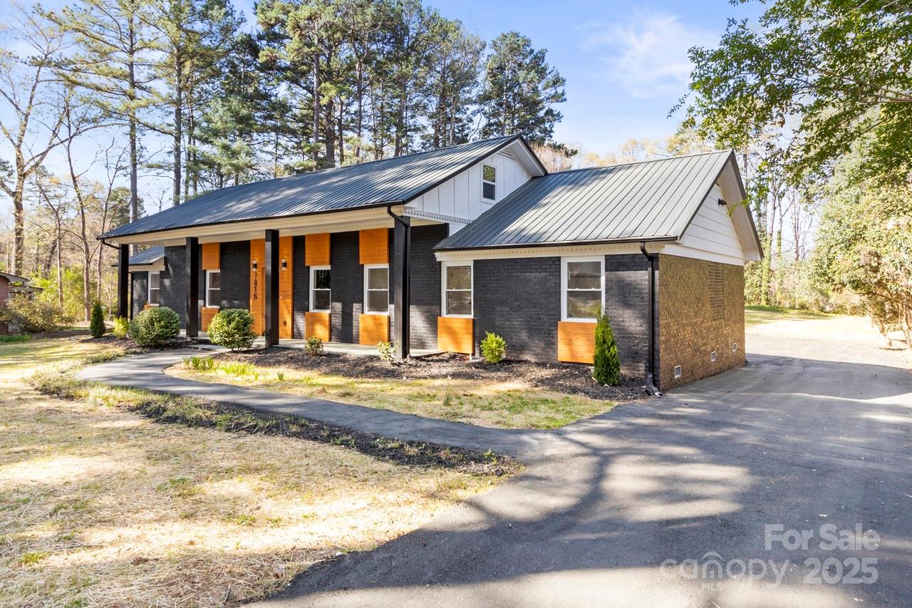 7816 Wallace Lane