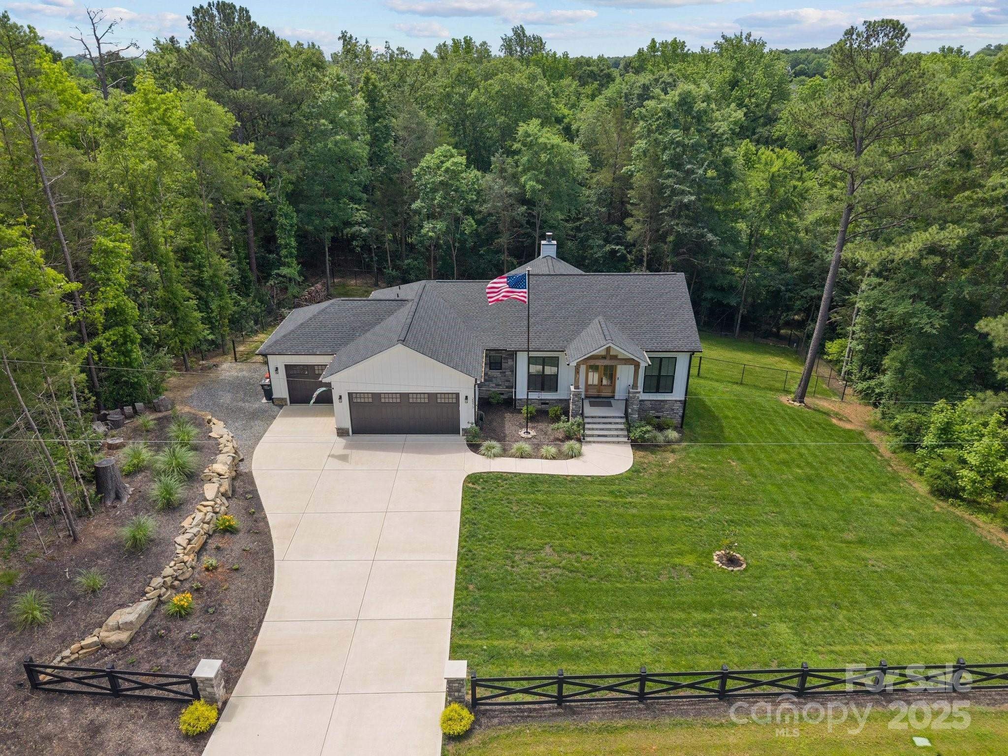 2577 Bonnybrook Circle