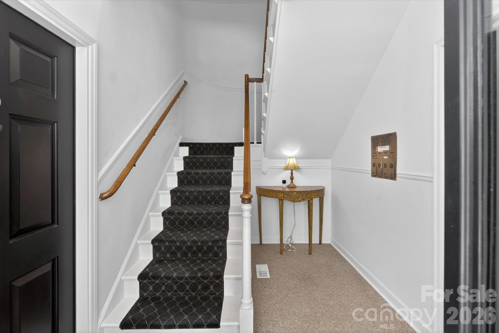 1035 Queens Road 8
