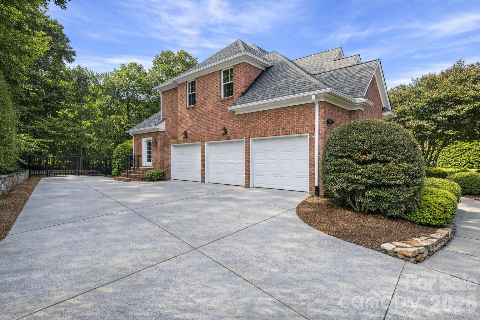3100 Lakewood Edge Drive