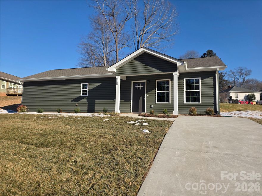 Seller is Offering $5,000 in closing costs! This beautiful and affordable new construction home is the definition of easy, low-maintenance living! With 3 bedrooms and 1 bath all on one level, the layout feels open, functional, and comfortable. No carpet throughout — just durable LVP flooring that makes cleaning simple and everyday life easier. The kitchen is truly the heart of the home, featuring crisp white cabinets, granite countertops, a large island perfect for gathering, and stainless steel appliances. The primary bedroom offers a spacious walk-in closet, and the separate laundry room adds extra convenience. One of the best features is the location — the neighborhood connects directly to Optimist Park, giving you access to a walking trail, baseball field, basketball court, playground, and tennis courts. It’s a great spot for anyone who enjoys being active or spending time outdoors.
A solid, move-in ready home in a great setting!