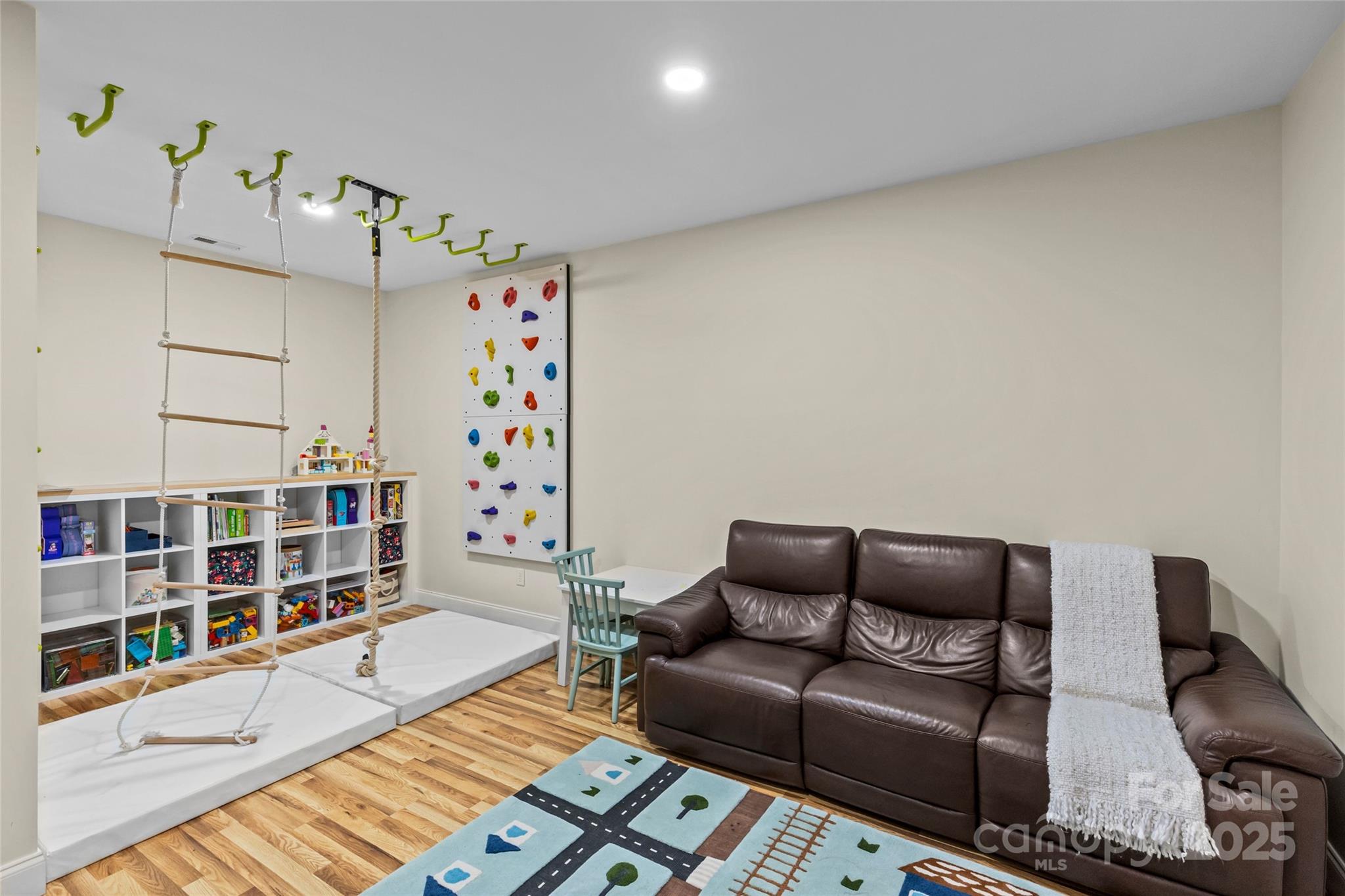 Mammoth Oaks - Residential