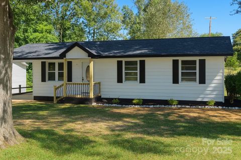 Photo of 100 Pinefield Drive, Greenville, SC 29605 (MLS # 4310622)
