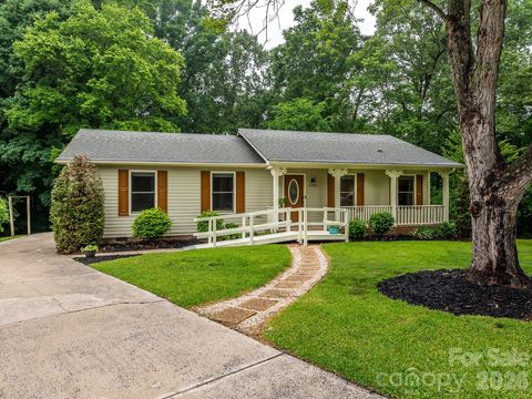 Photo of 6060 Acadian Woods Drive, Charlotte, NC 28227 (MLS # 4385264)