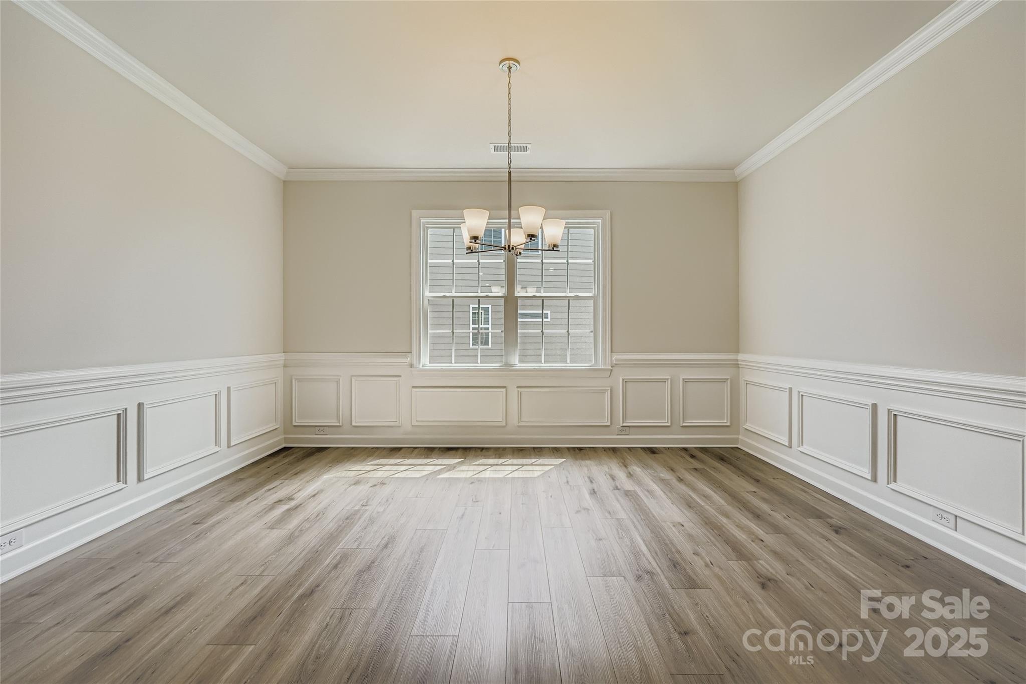 2287 Moon Crest Road